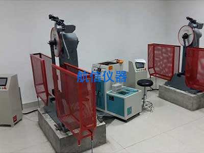 擺錘沖擊試驗(yàn)機(jī)(圖1) 擺錘沖擊試驗(yàn)機(jī)